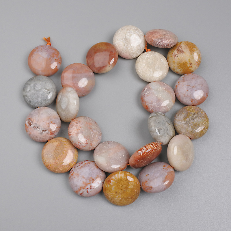 Beads, Fossilized Coral Coin 17.5 mm, on a thread, length 39 cm+