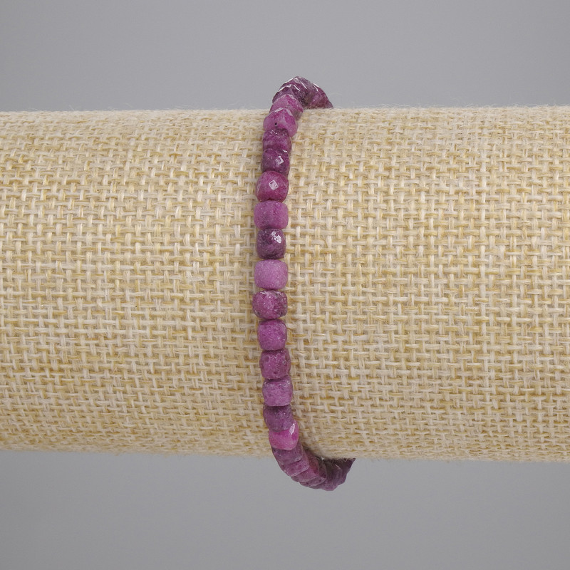 Bracelet, Faceted Ruby Cube 4×4mm +-, length 18cm+- with stretch