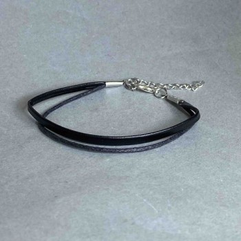 Black vegan leather bracelet, 18 cm + 5 cm extender chain