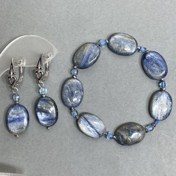 Jewelry Set: Kunzite Oval 17x13mm + Faceted Turquoise Cubes 3.5mm + Faceted Hematite Bead 2mm