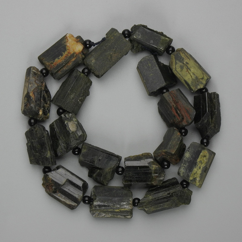 Emerald Green Tourmaline Beads (Epidote) Cabochon-cut, 18-25×10-14 mm ±; Agate Bead 4 mm ± on Thread; Length 40 cm ±