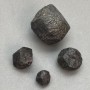 Natural unprocessed garnet stone, diameter 12-35×10-30×10-30mm± (assorted sizes) (Price per 100 g)