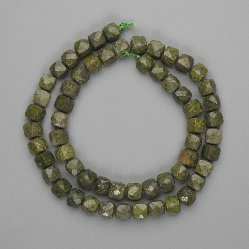 Tiger's Eye Beads faceted cube 7x7mm +-, length 39cm +- on thread