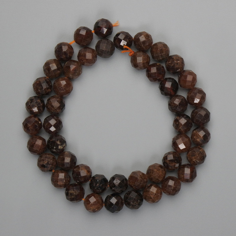 Gehsonite Beads faceted round 8.5 mm, on thread, length 39 cm ±