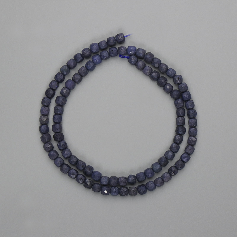 Sapphire Beads Unpolished Faceted Cube 4x4mm+- Thread Length 39cm+-