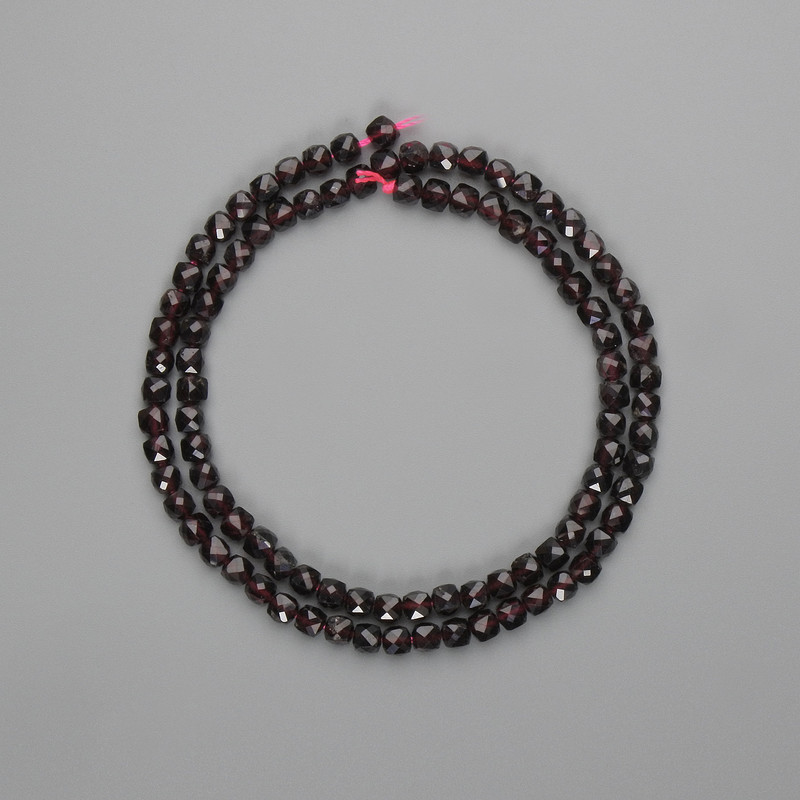 Garnet Beads Faceted Cube 4x4mm, length 39cm