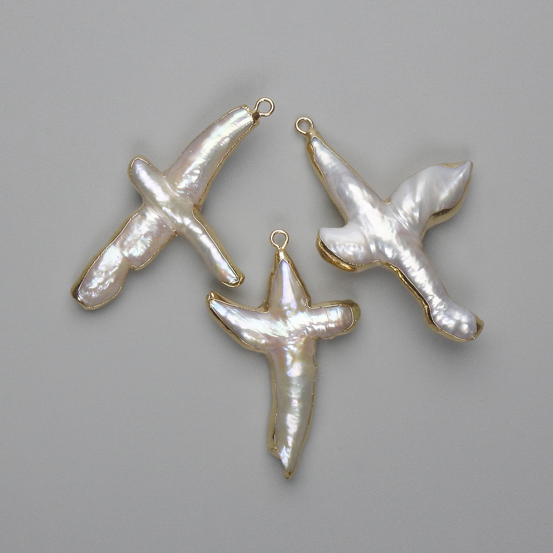 Pendant with Baroque Pearl in a Petrol Tone ~40x35mm +/- assorted sizes