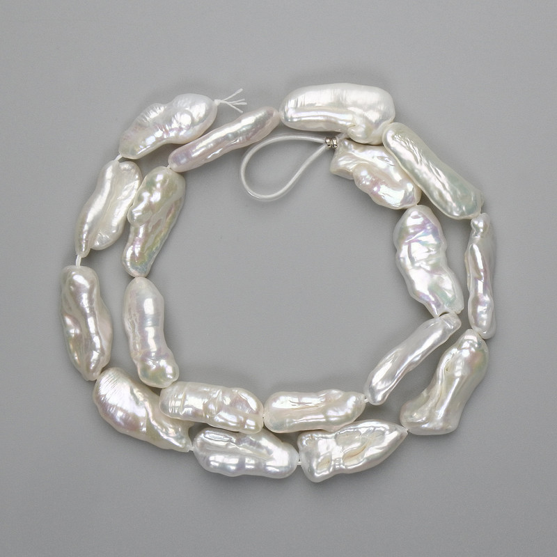 Baroque Pearls with a gasoline tint on a thread 20-26×9-12 mm, length 41 cm