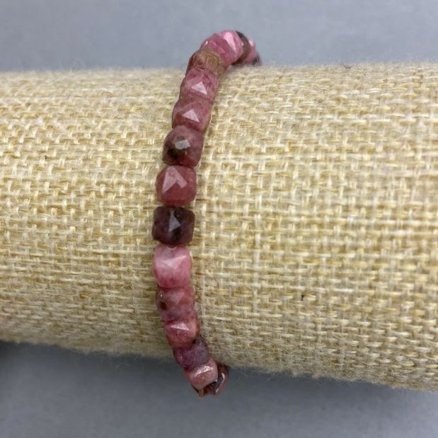 Rhodonite Beaded Cube Bracelet, 5x5mm, 18cm adjustable stretch