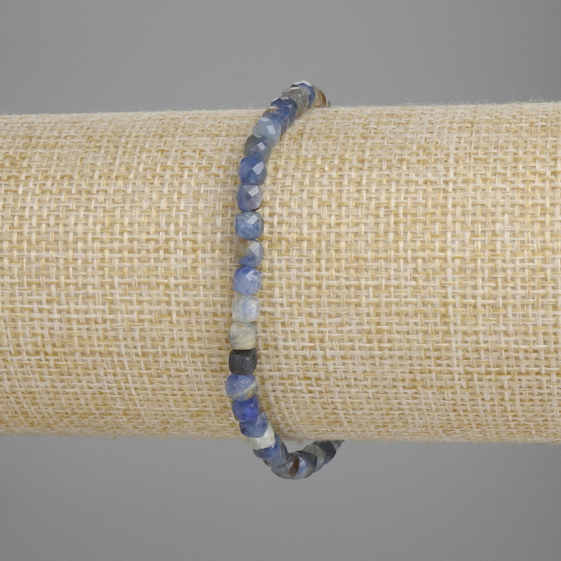 Bracelet Kyanite Faceted Cube, 4x4 mm diameter, 18 cm length +-, stretch