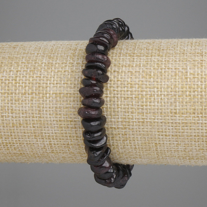 Garnet Chunk Bracelet, diameter 9-12x2-4, 5mm+-, length 18 cm +- stretch