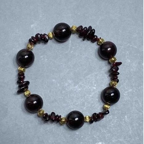 Garnet Bracelet, smooth beads, 12mm diameter ± 7×2mm碎, 18cm length (stretch)