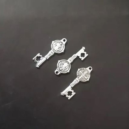Pendant Finding Saint Benedict Key, diameter 12×32 mm packaged 20 g ±12 pcs
