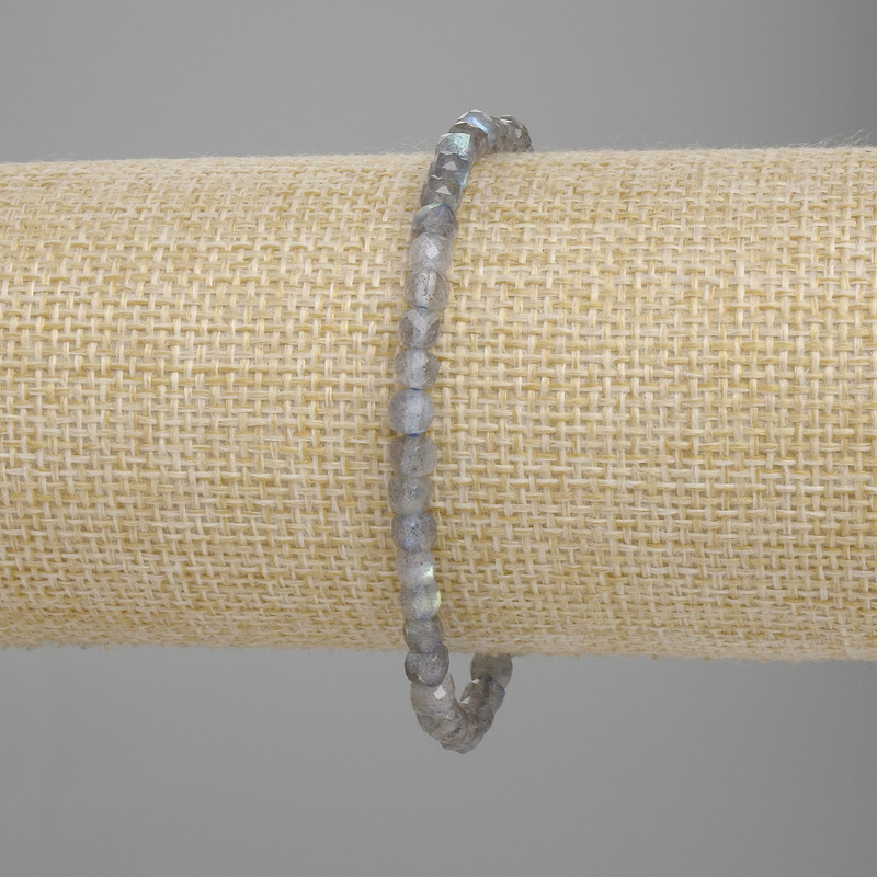 Bracelet Labradorite faceted cube, diameter 4x4 mm +/-, length 18 cm +/- on stretch