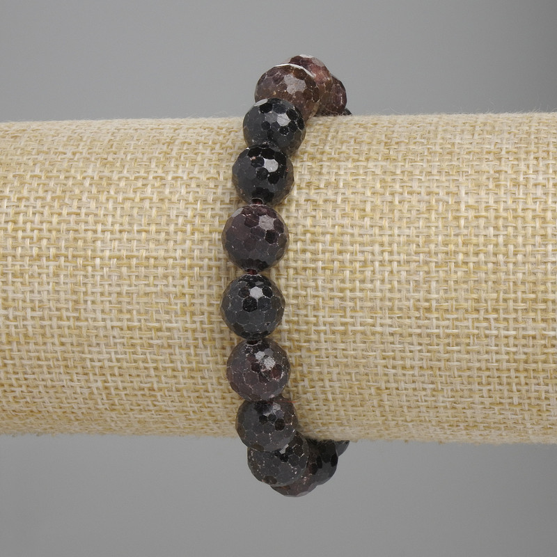 Garnet bracelet faceted bead, bead diameter 10mm+- , length 18cm+- stretch