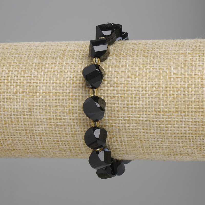 Agate bracelet faceted rhombus, diameter 10x9mm +- beads 3mm +- length 18cm +- stretch