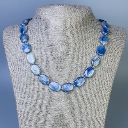 Kyanite necklace oval 16x12mm ±, length 50cm ± with clasp