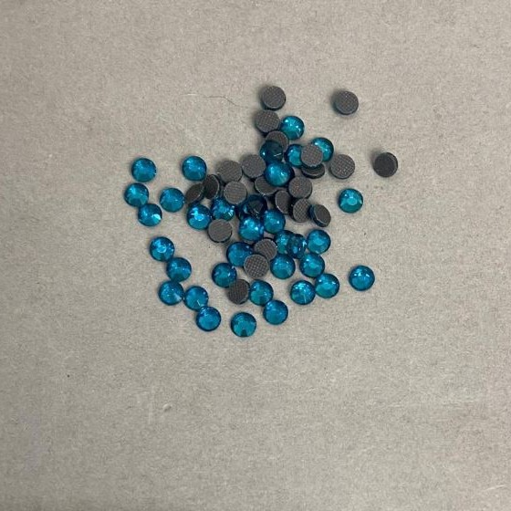 Blue rhinestones for cold fixation, diameter 4mm+- pack /35g (+ -)