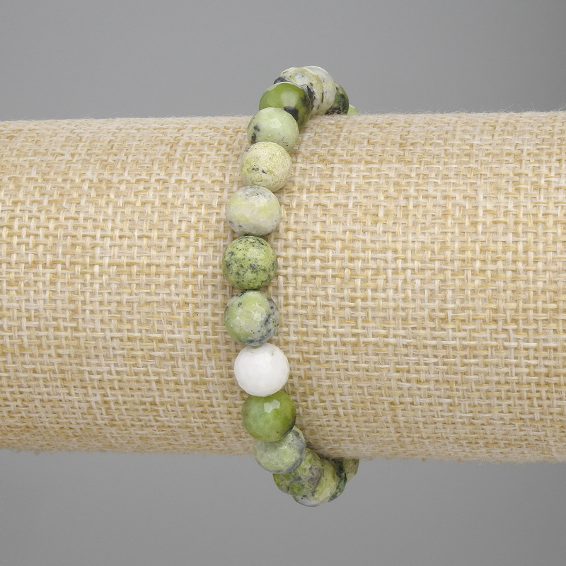 Jadeite bracelet faceted round bead, diameter 8mm+-, length 18cm+- stretch
