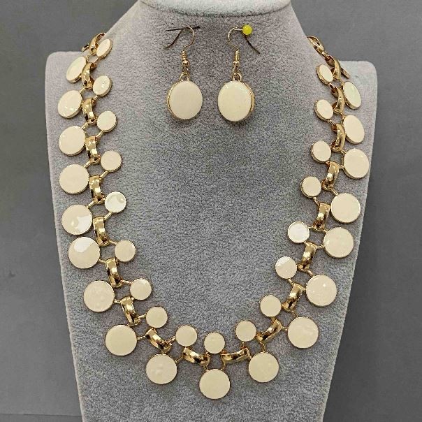 Necklace and earrings set with white enamel, length 48cm+