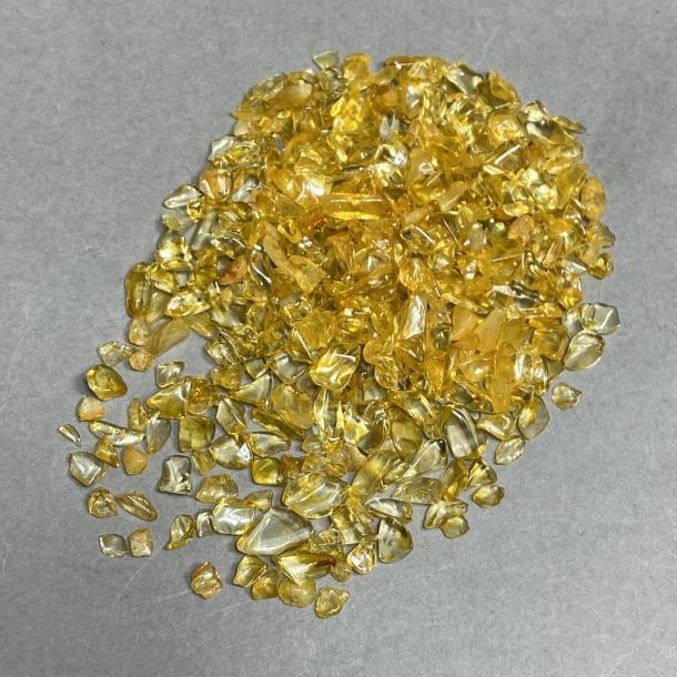 Citrine chip without a hole 2–7x2–6 mm +- (per 100 g +- )