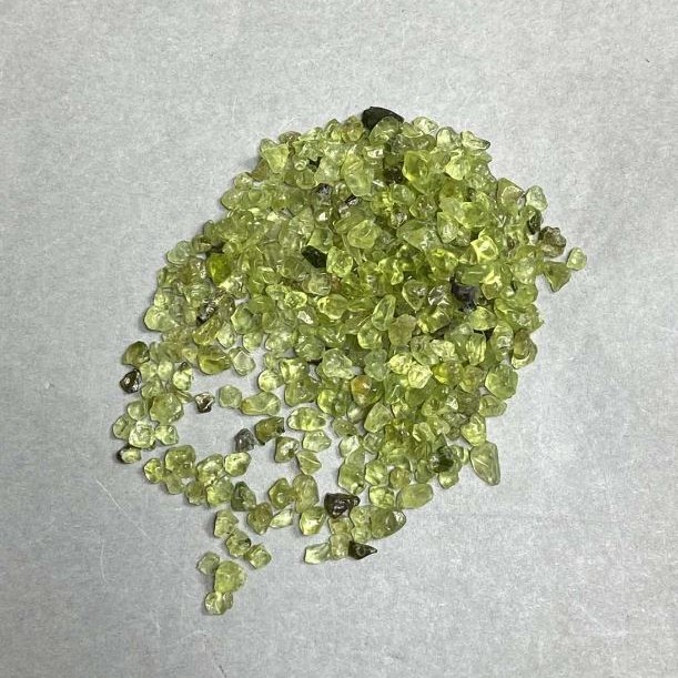 Natural chrysolite stone chip without a hole 2-4x2-3 mm+- (per 100 g +- )