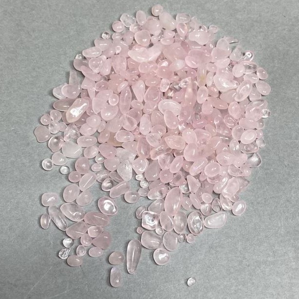 Natural stone Pink Quartz chip without a hole 3-10x3-4mm+- (per 100g+-)
