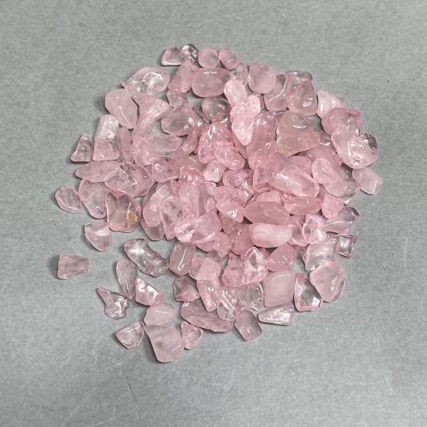 Natural stone Rose Quartz chip without a hole 6-16x4-8mm+- (per 100g+-)