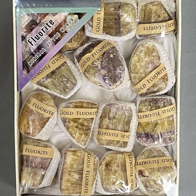 Souvenir stone Fluorite assortment sizes (price per box) 17x13cm+
