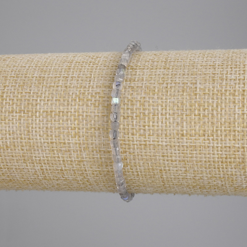 Labradorite bracelet faceted cube, diameter 3x3mm +/- , length 18cm +/- stretch