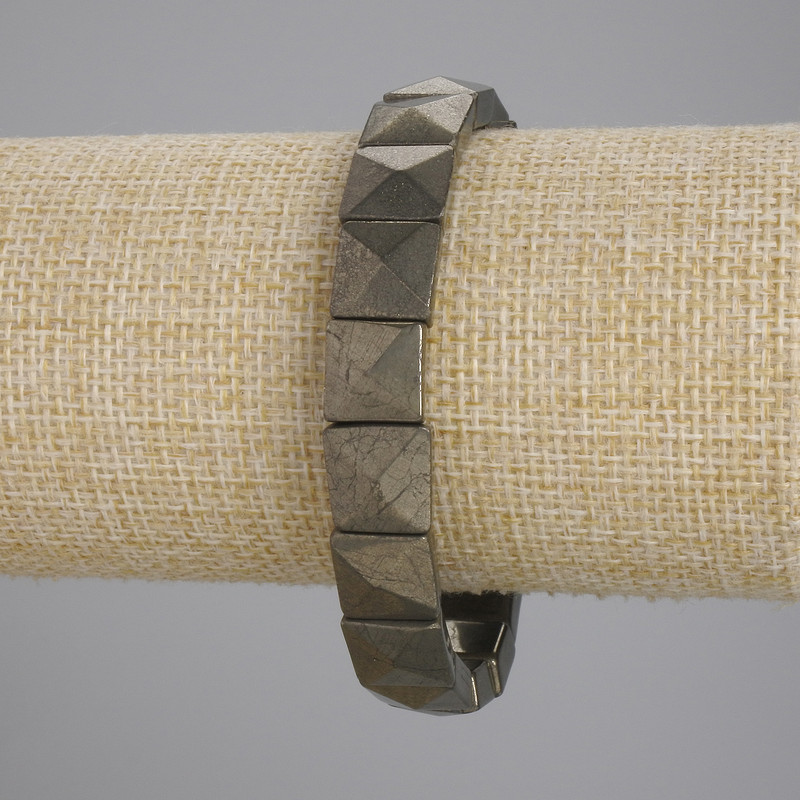 Bracelet Pyrite faceted link, diameter 11x11mm +/-, length 18cm +/- stretch