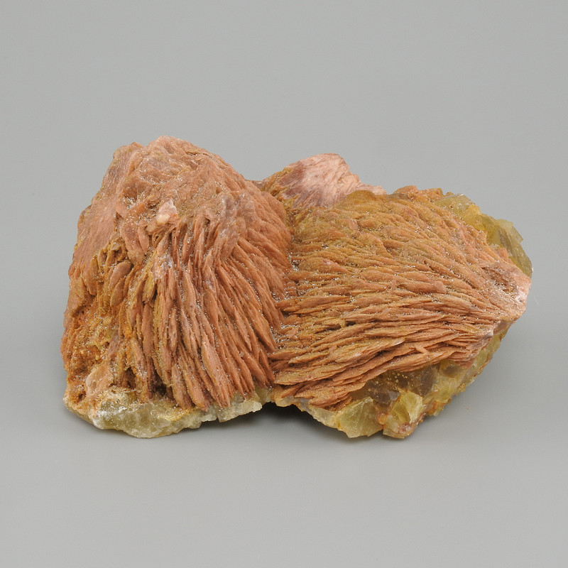 Weight from 185 g (per 100 g ±) Natural unpolished barite stone, diameter 70x60x30 mm ± (assorted sizes)