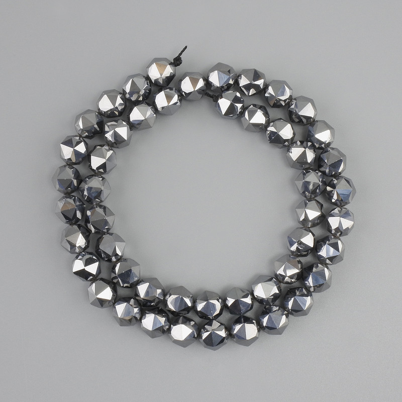 Terahertz beads faceted, diameter 8mm +/-, length 39cm +/-, on a string