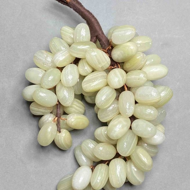 Decorative bunch of grapes (flexible) made of natural Onyx, diameter 21-25mm+- size ~20x15x7cm+-