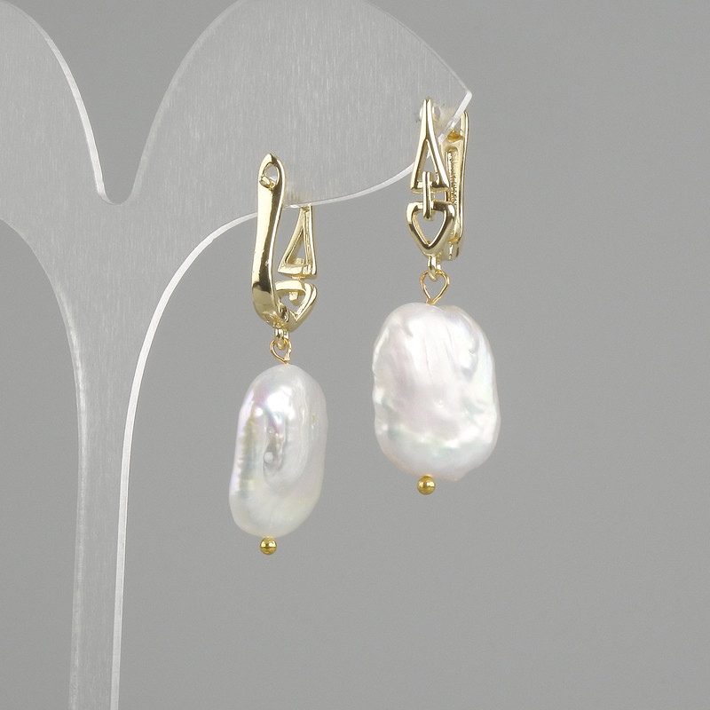 Earrings Baroque Pearls 18x15mm +/- , length 40mm +/-
