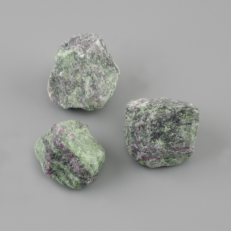 Raw souvenir stone for interior use Zoisite 26-40x26-30mm +- packaged 100 g (Price per 100 g)