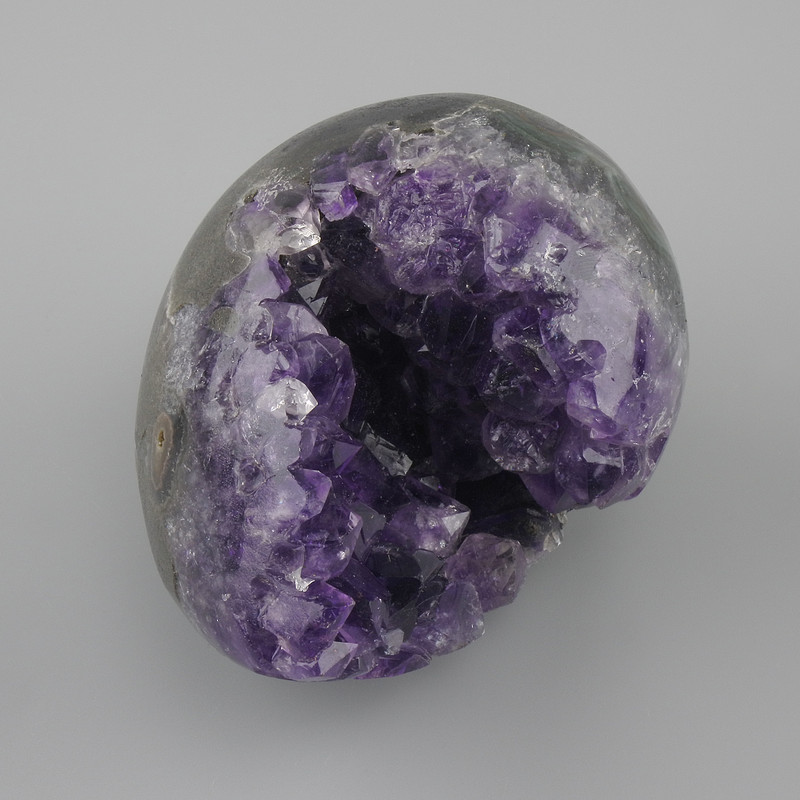 Price per 100 g! Natural amethyst geode souvenir stone, diameter 70–85x55–70 mm ± assorted sizes, weight from 275 g