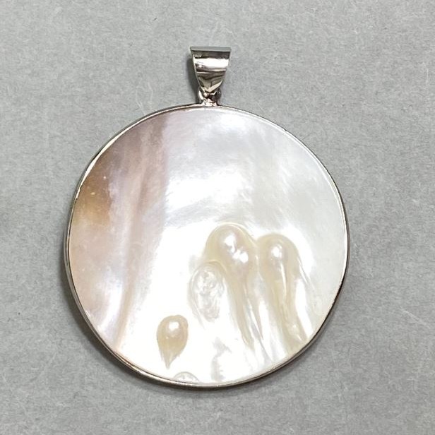 Pendant natural mother-of-pearl with baroque pearls, diameter 50mm+- , length 60mm+- silver-toned metal