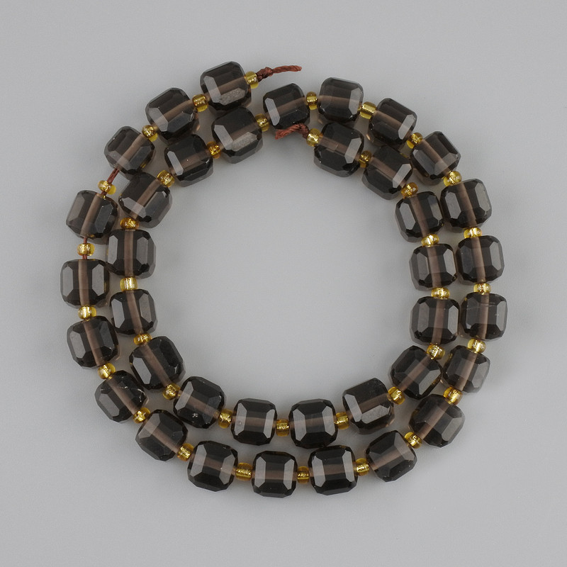 Smoky topaz faceted cube beads, diameter 8x8 mm+- bead 3 mm+-, length 37 cm+- on a thread