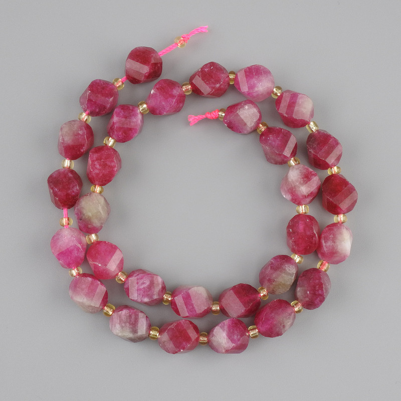 Turmaline beads faceted rhombus, diameter 10x8mm +- seed beads 3mm+-, length 37cm +- on a string