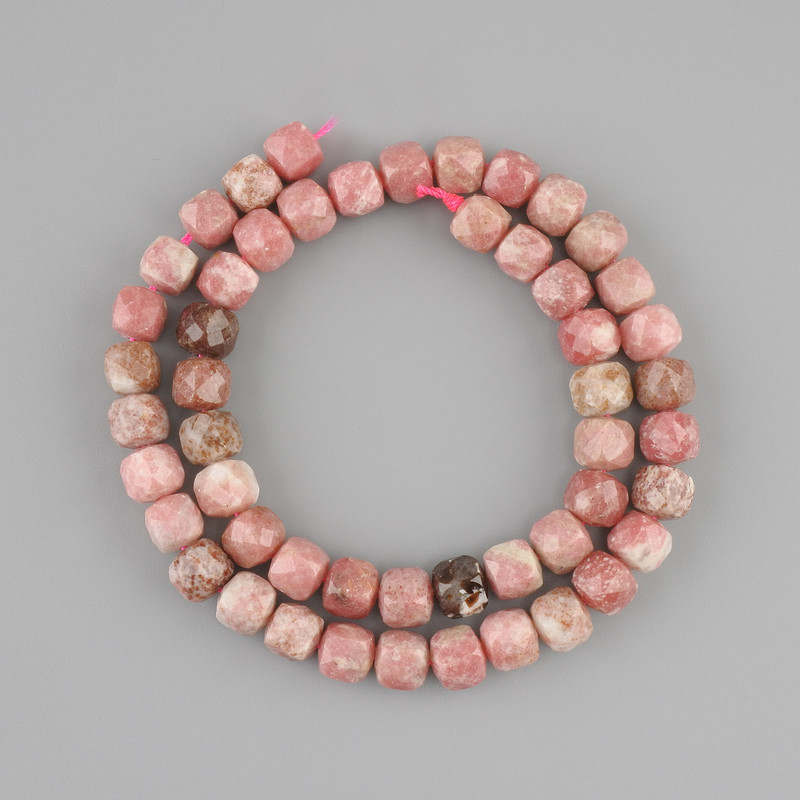 Rhodochrosite faceted cube beads, diameter 7x7mm ±, length 37cm ± on a string