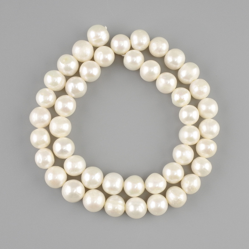 Freshwater pearl beads, natural 8–9mm+-, string length 38cm+