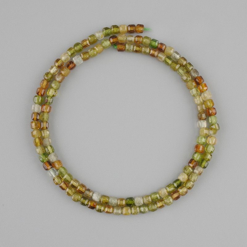 Beads Grossular green Garnet faceted cube, diameter 3x3mm +/- , length 39cm +/-