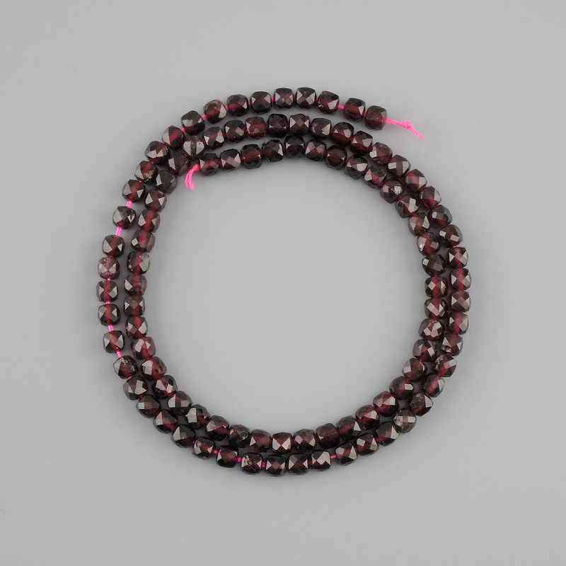 Garnet beads natural stone faceted cube, diameter 4x4 mm +/-, length 39 cm +/-