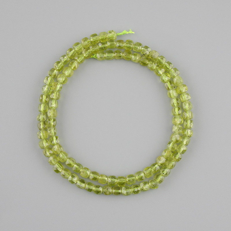 Chrysoprase beads faceted cube, diameter 4x4 mm +/-, length 39 cm +/-