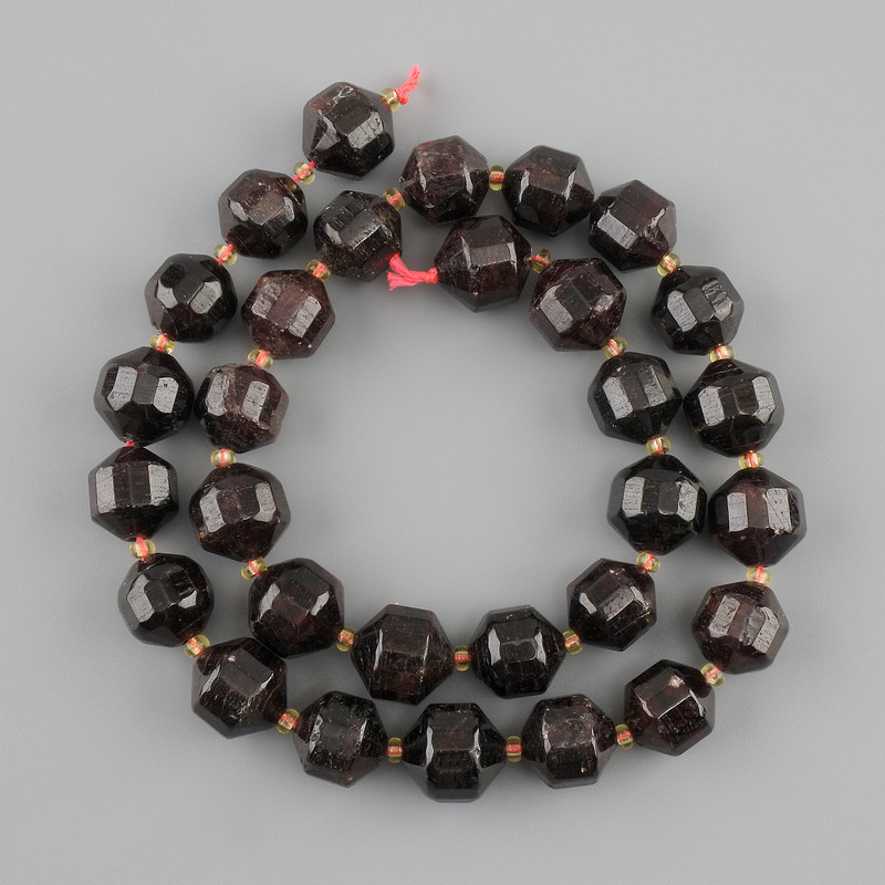 Garnet beads faceted, diameter 12x11-11, 5mm+- seed beads 3mm+-, length 40cm +- on a thread