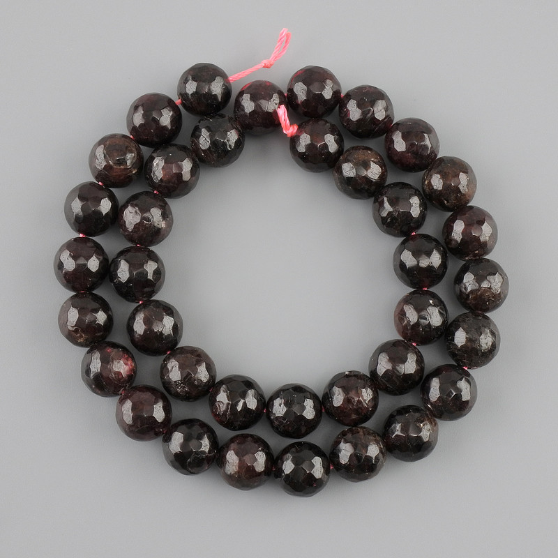 Garnet beads faceted bead, diameter 10mm ±, length 38cm ± on a string