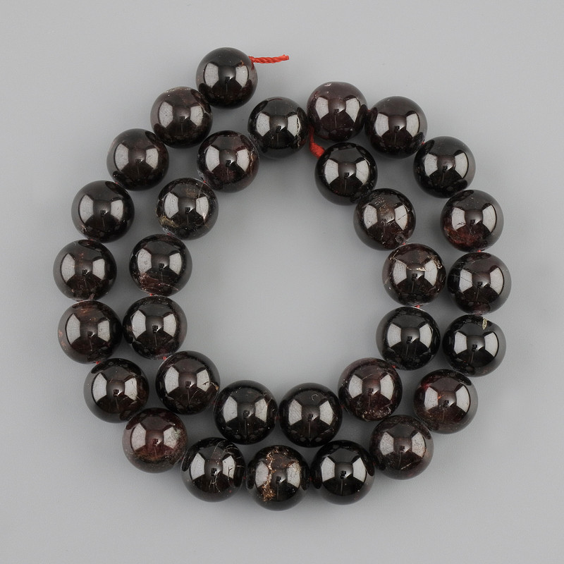 Garnet beads, smooth round bead, diameter 12mm +/-, length 39cm +/- on a string