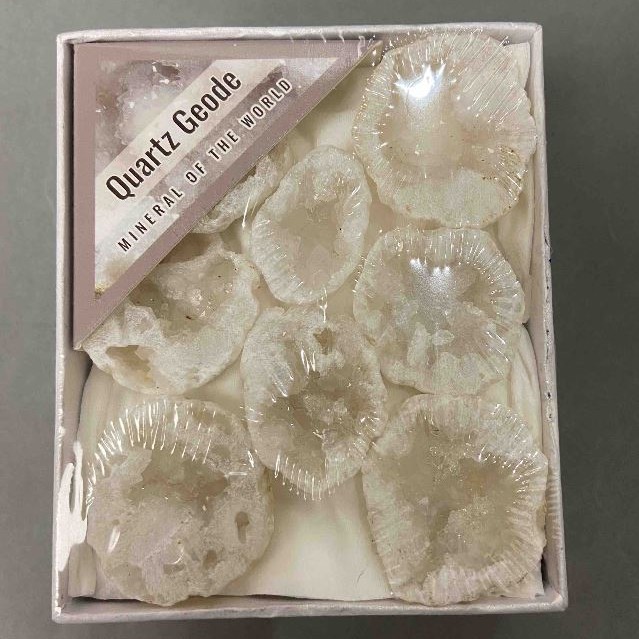 Quartz geode souvenir assorted sizes (price per box) 9, 5x8cm+