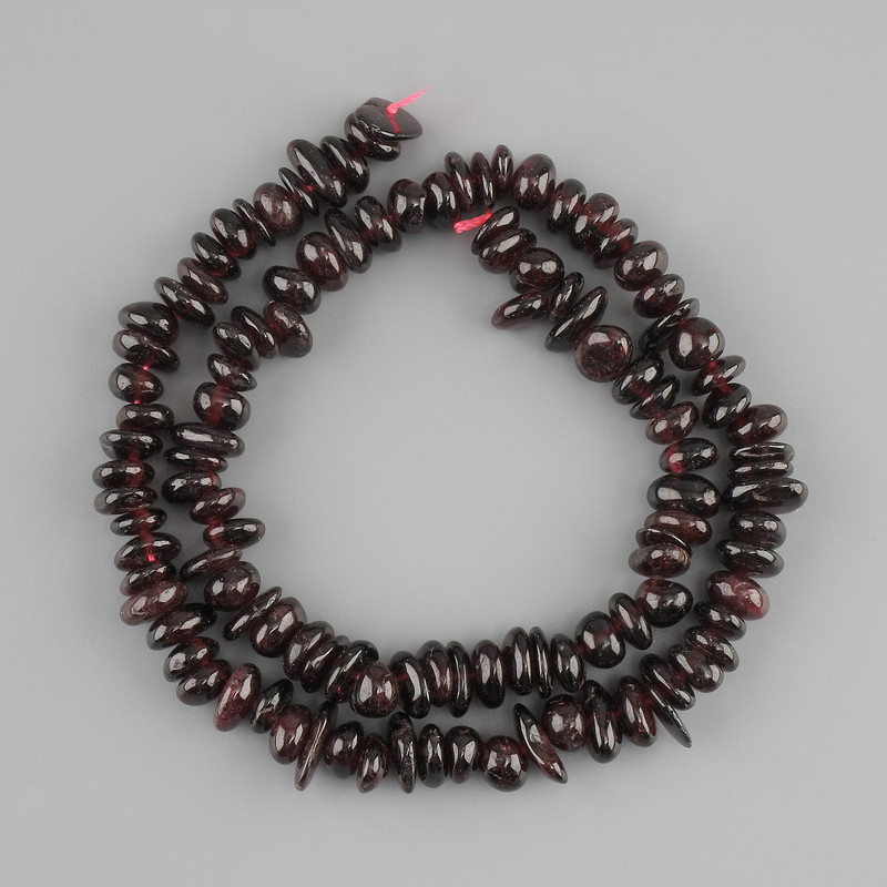 Garnet chip beads 7-11x3-5mm+- , length 40cm+-